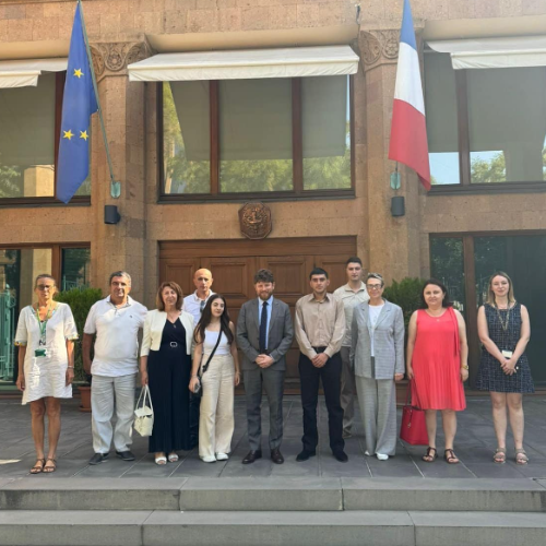 Ֆրանսիայի դեսպանը հյուրընկալել է Լիոն մեկնող երիտասարդ հայ տաղանդներին